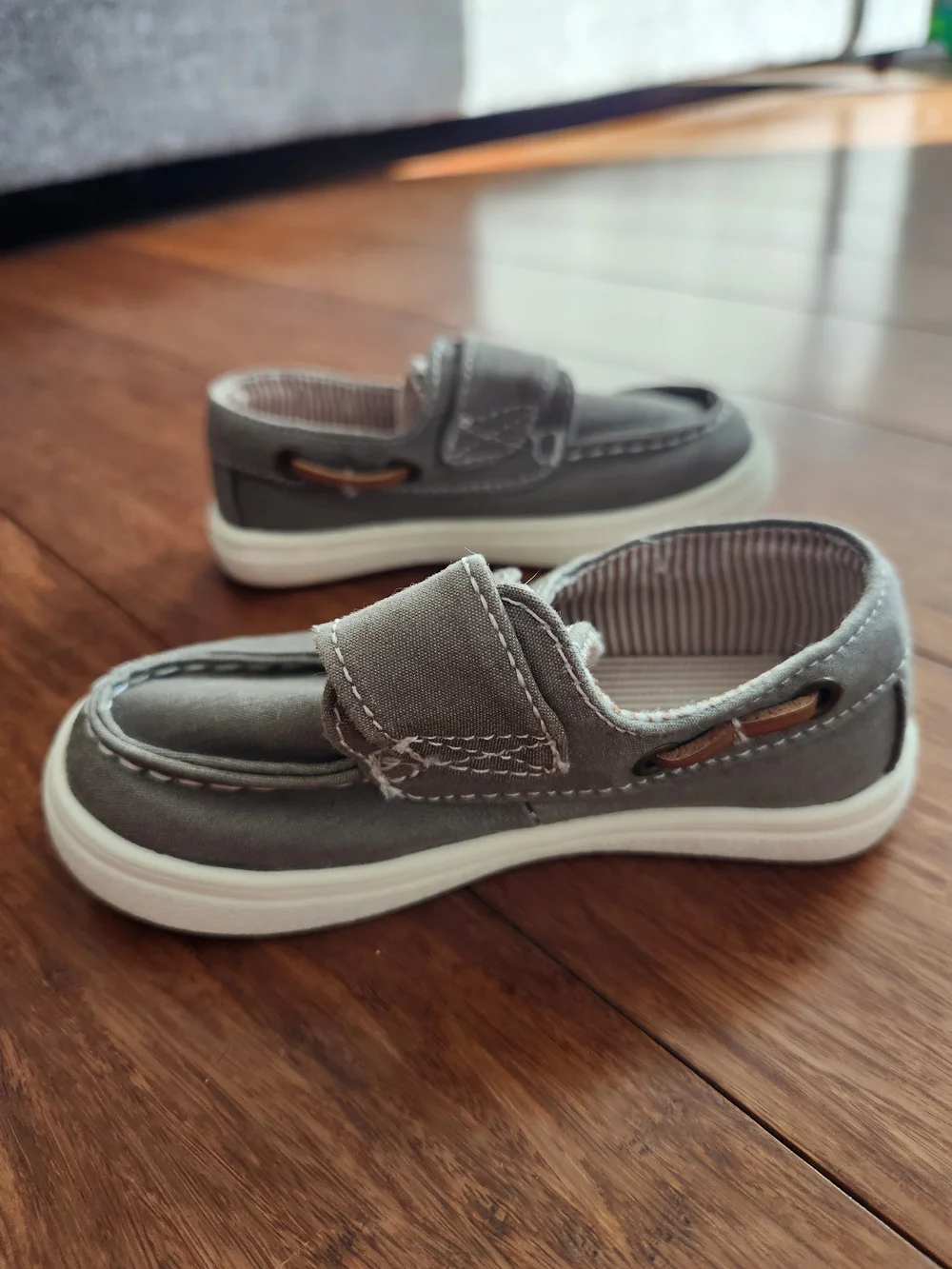 Children's Place Kids Gray Slip-On Shoes with Hook-and-Loop Strap Boys Size 6
